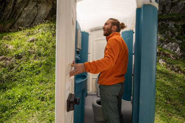 Best Portable toilet rental cost  in Moline, IL